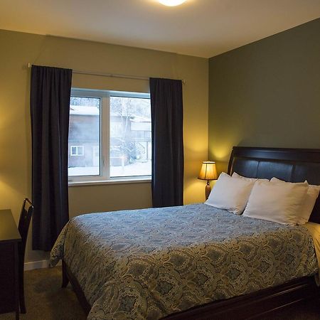 Midnight Sun Inn Whitehorse Exterior photo