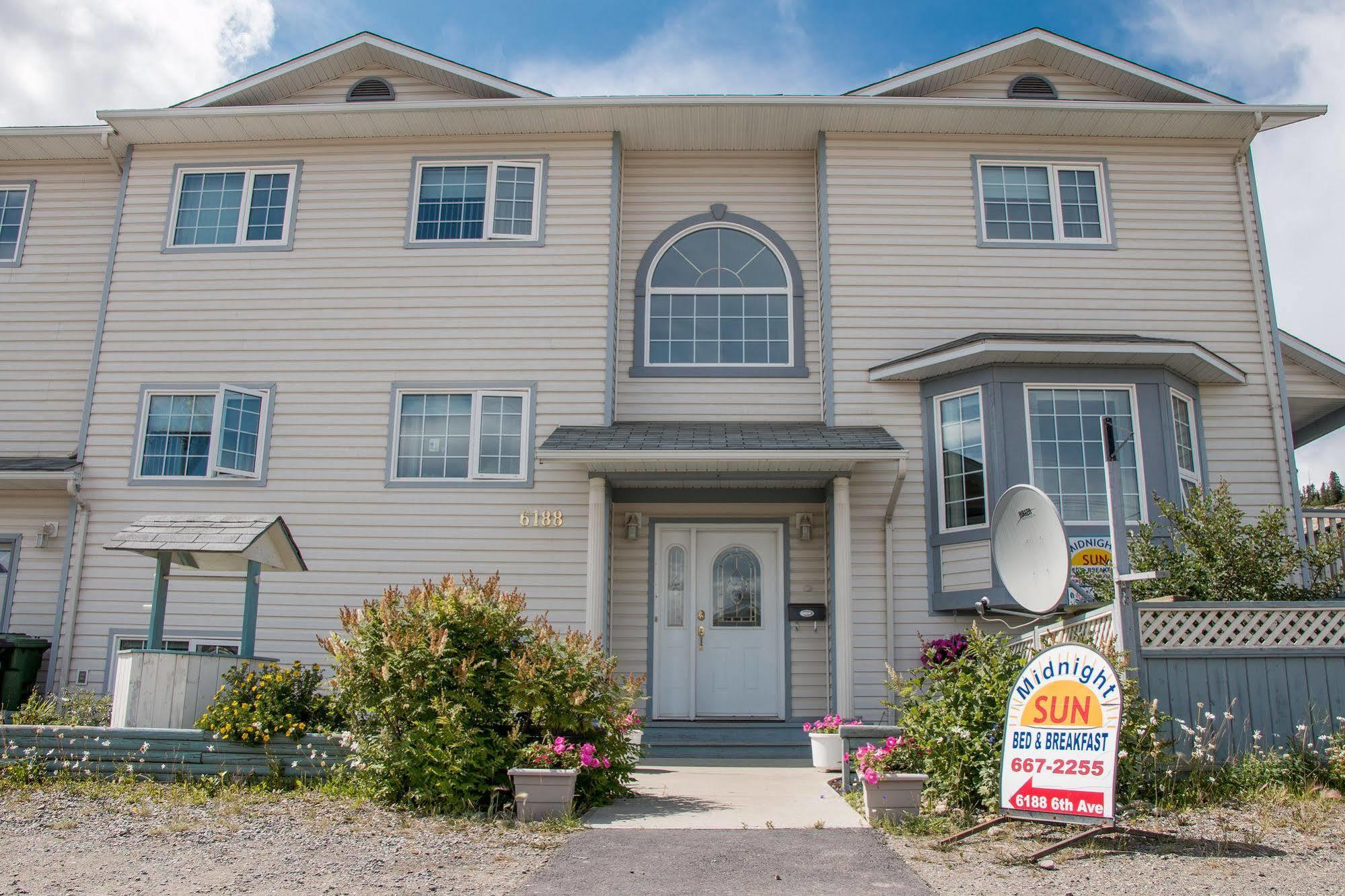 Midnight Sun Inn Whitehorse Exterior photo